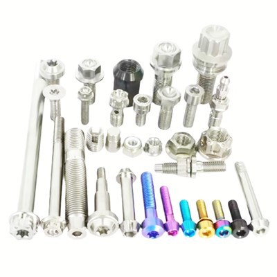 Modificarea automată a șuruburilor din aliaj de titan