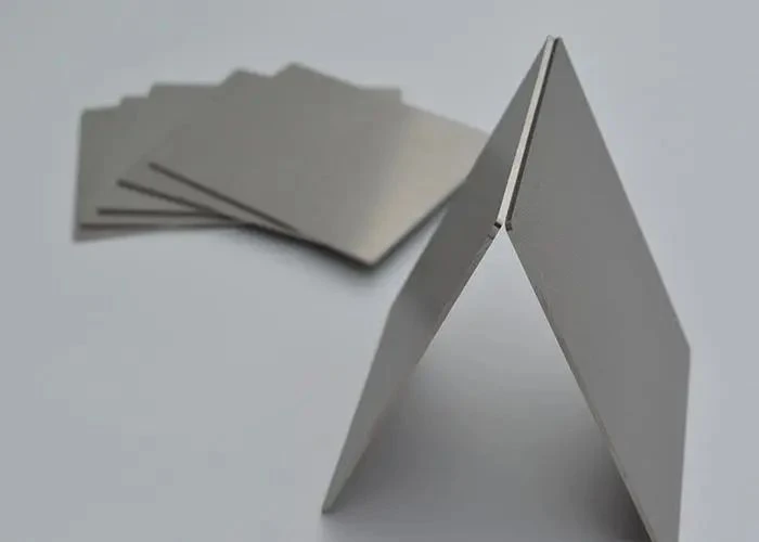 Care este testul de coroziune al plăcii de titan ASTM F136?